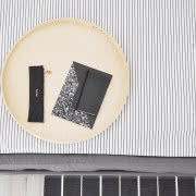 Zestaw Mess i Luna składa się z kilku naczyń
z...