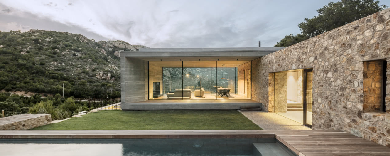 Betonowy dom w Hiszpanii. Wykuto go w skale!