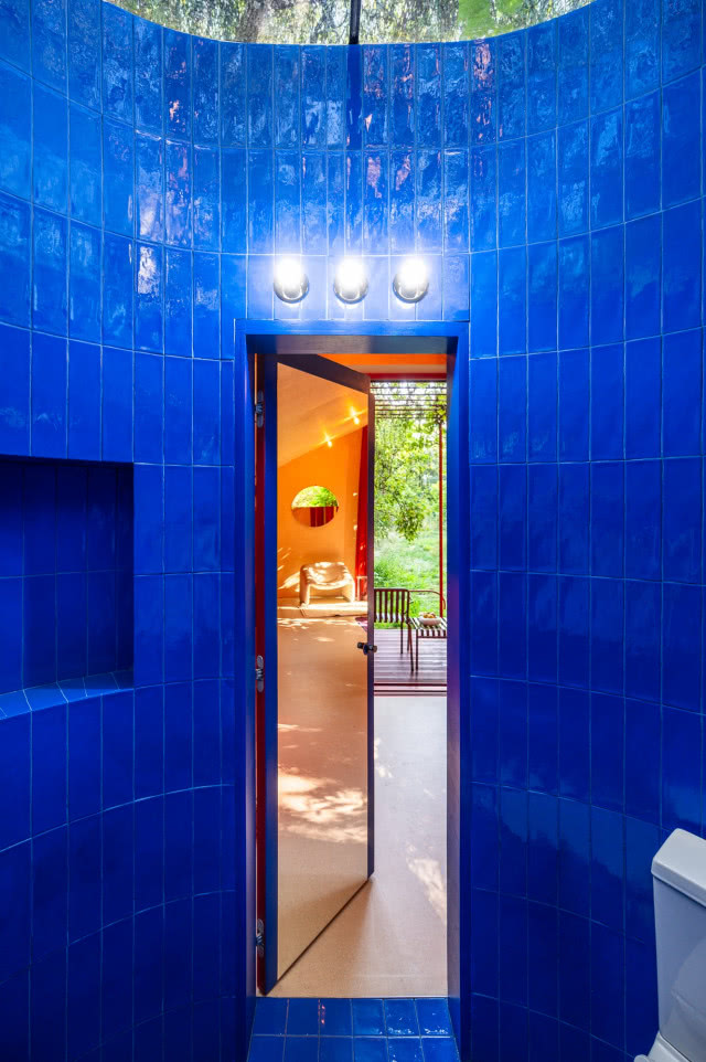 wejście z kuchni do łazienki