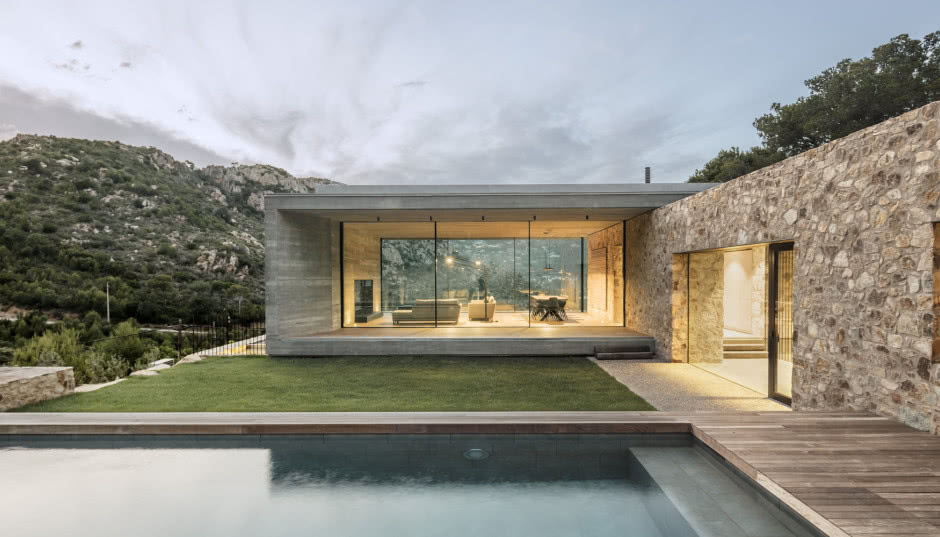 Betonowy dom w Hiszpanii. Wykuto go w skale!