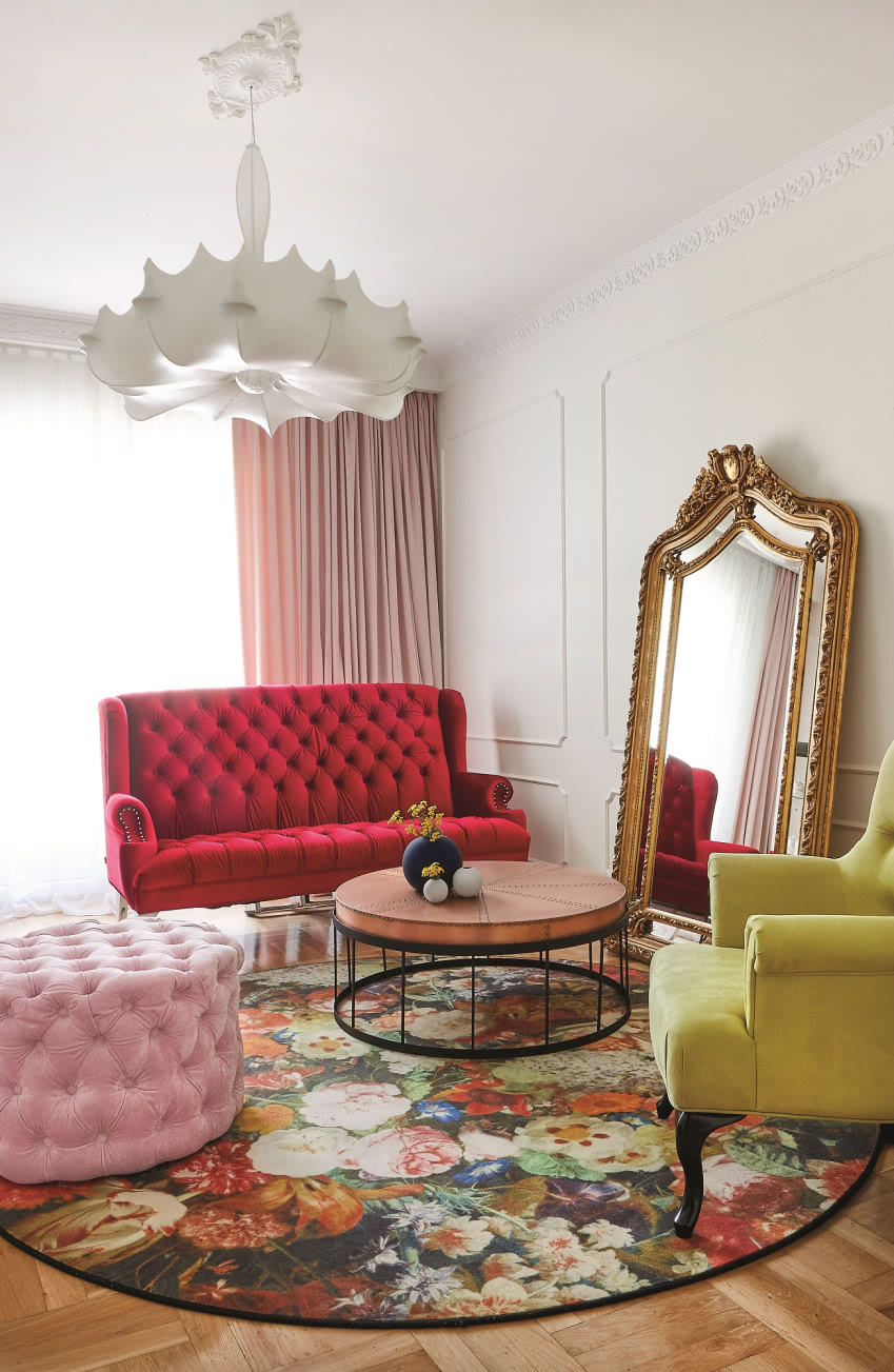 Główny salon jest jak nowoczesny buduar, w...