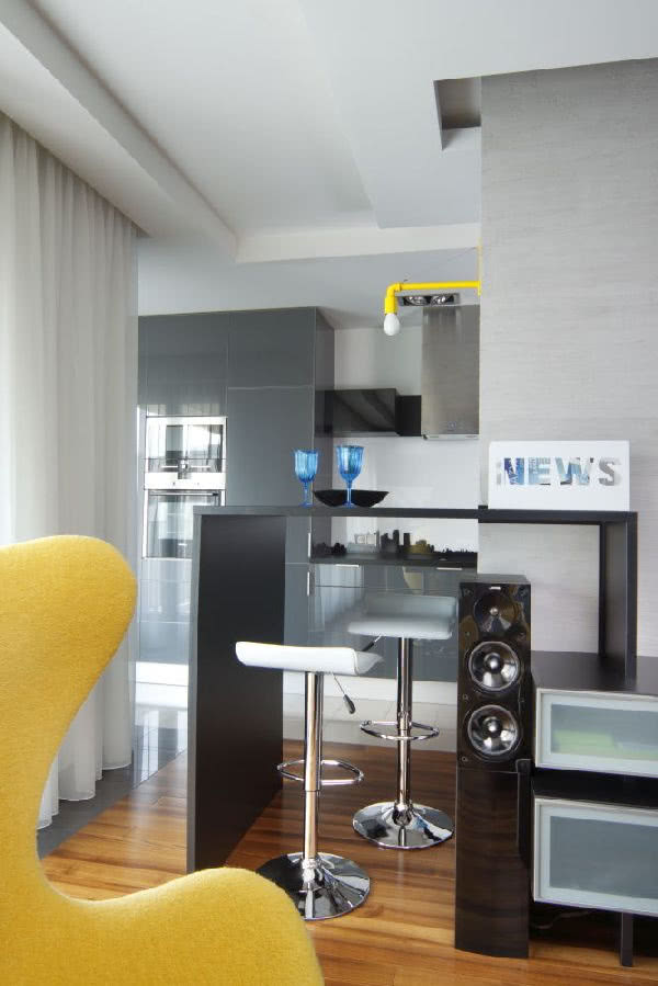 W mieszkaniu singla funkcję jadalni z...