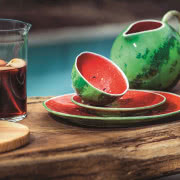 Naczynia
zachwycają
soczystością
barw i wzorów.