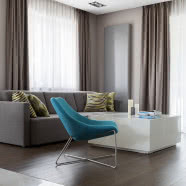 Ascetyczne wnętrze z kroplą koloru