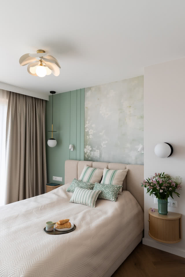 sypialnia zielone lamele na ścianie