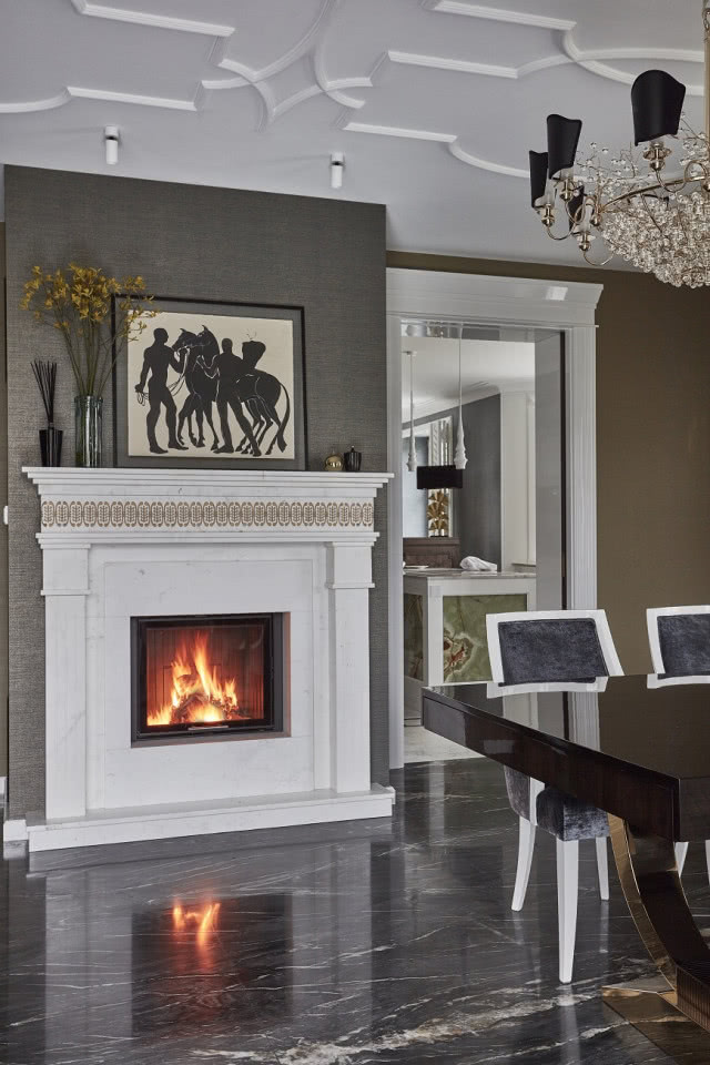 Elegancki salon z kominkiem