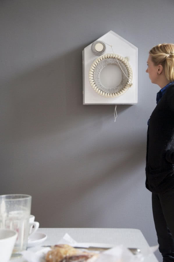 Zegar, którego wskazówki w miarę pokonywania...