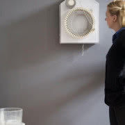 Zegar, którego wskazówki w miarę pokonywania...