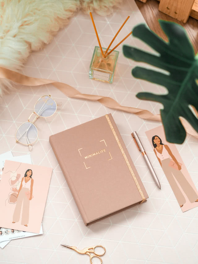 Kobiecy kalendarz książkowy