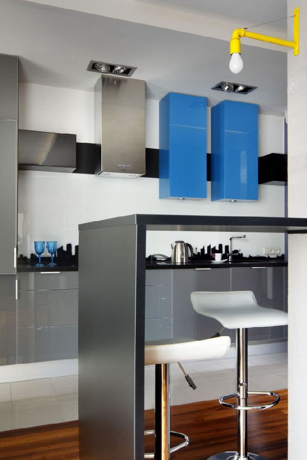 Barek i zabudowę kuchenna wykonała firma Esjan,...