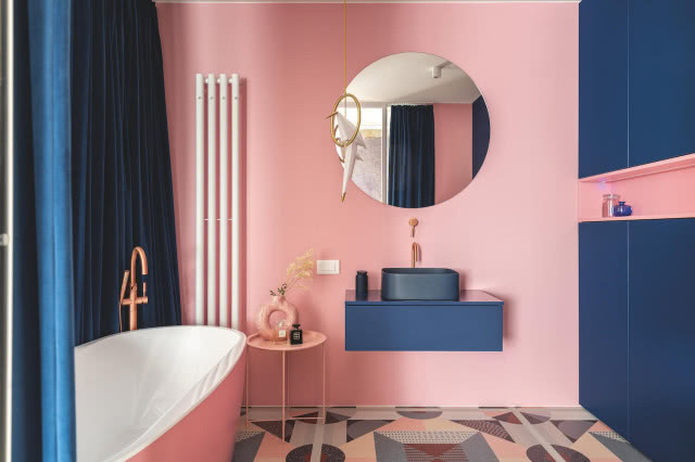 różowa łazienka nowoczesna