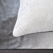 Zestaw Mess i Luna składa się z kilku naczyń
z...