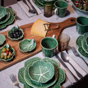 Naczynia
zachwycają
soczystością
barw i wzorów.