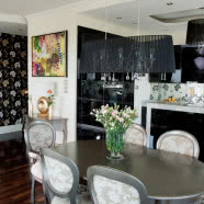 Klasyczne wnętrza w apartamentowcu