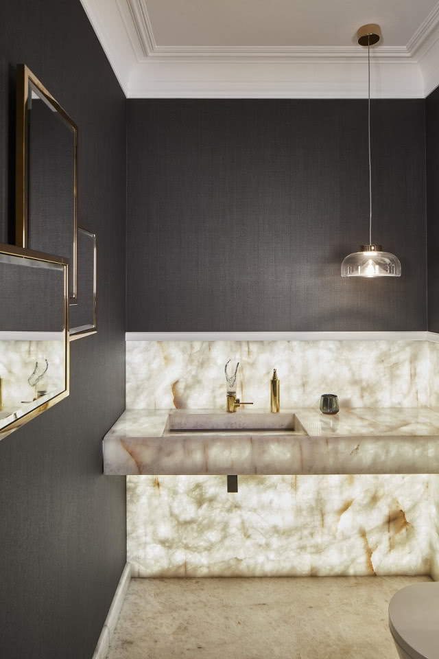 Złoto-czarna kuchnia