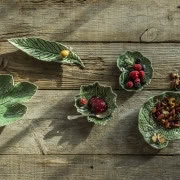 Naczynia
zachwycają
soczystością
barw i wzorów.