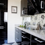 Klasyczne wnętrza w apartamentowcu