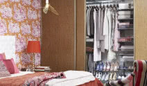 Garderoba ukryta za drzwiami przesuwnymi