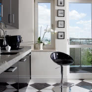 Klasyczne wnętrza w apartamentowcu