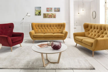 Szara, na nóżkach, w stylu skandynawskim? Czyli jakie sofy kupują Polacy! [Raport]