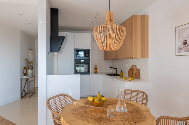 Stół jadalniany w mieszkaniu