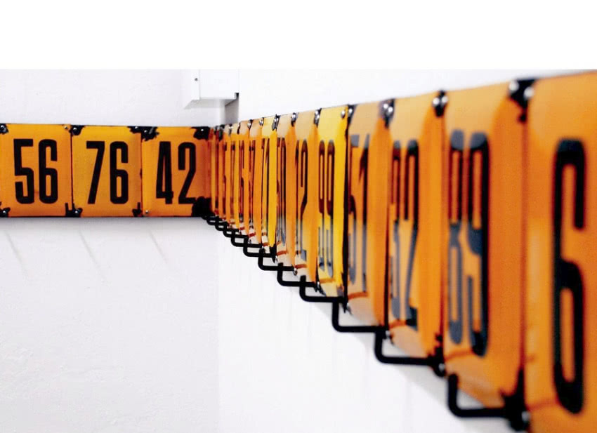 Wieszaki ze starych emaliowanych tabliczek...