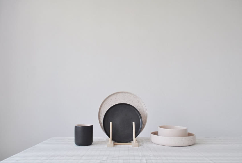 Zestaw Mess i Luna składa się z kilku naczyń
z...