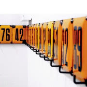 Wieszaki ze starych emaliowanych tabliczek...