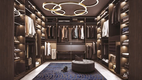 Sprytne sposoby na przechowywanie ubrań w garderobie