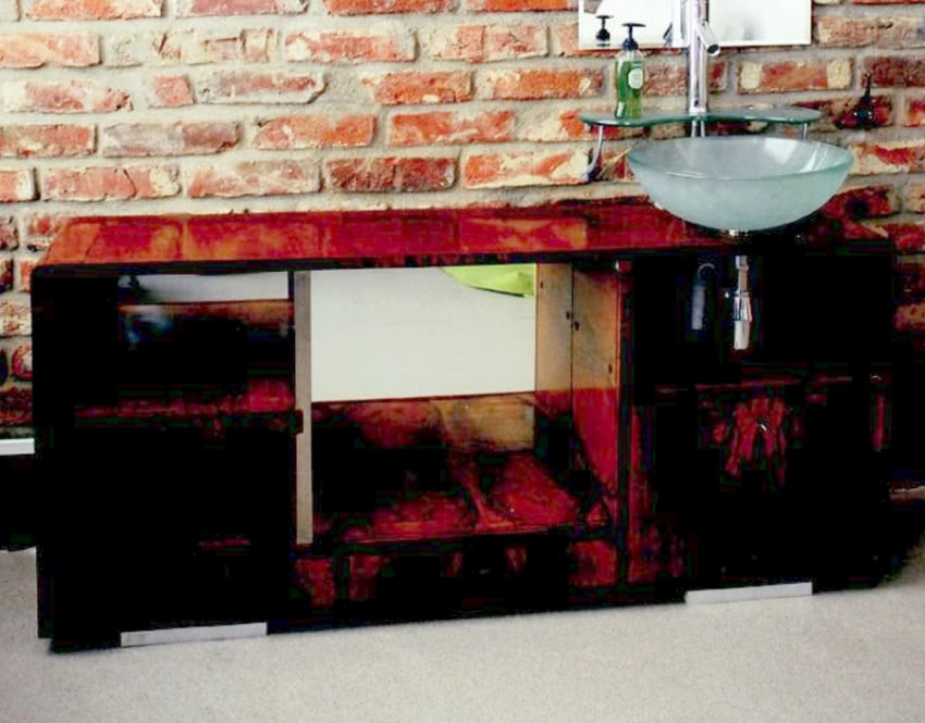 Znaleziona na śmietniku nadstawka
od kredensu z...