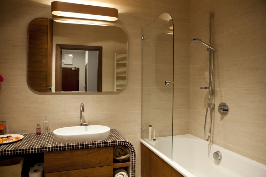 Wysmakowana łazienka w beżowo-brązowej...