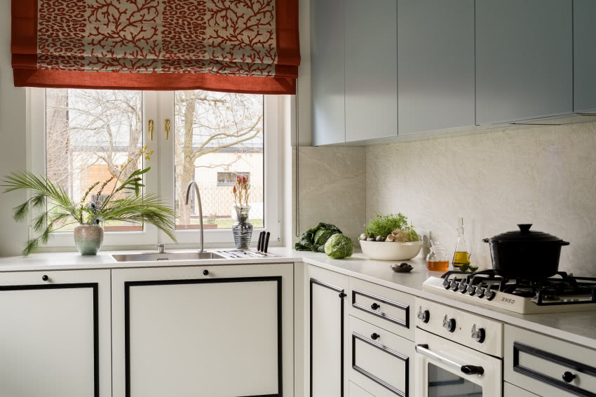 Intrygującą ozdobą jest roleta
uszyta z tkaniny...