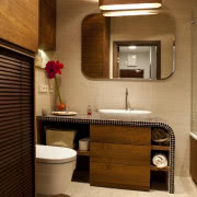 Nowoczesny gabinet - proste meble i czarno-biała...