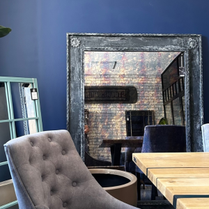 Metalowe ścianki i przeszklenia - jak wyposażyć wnętrze w stylu loftowym? 