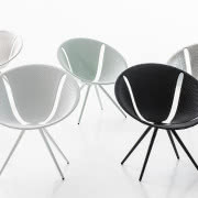 Lampa Mercury
(Artemide) składa się  z dużych,...