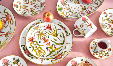 Duch epoki zaklęty w porcelanie. „Grand Tour” przenosi sztukę podróżowania na stół