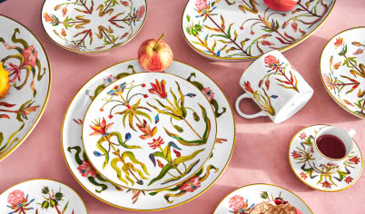 Duch epoki zaklęty w porcelanie. „Grand Tour” przenosi sztukę podróżowania na stół