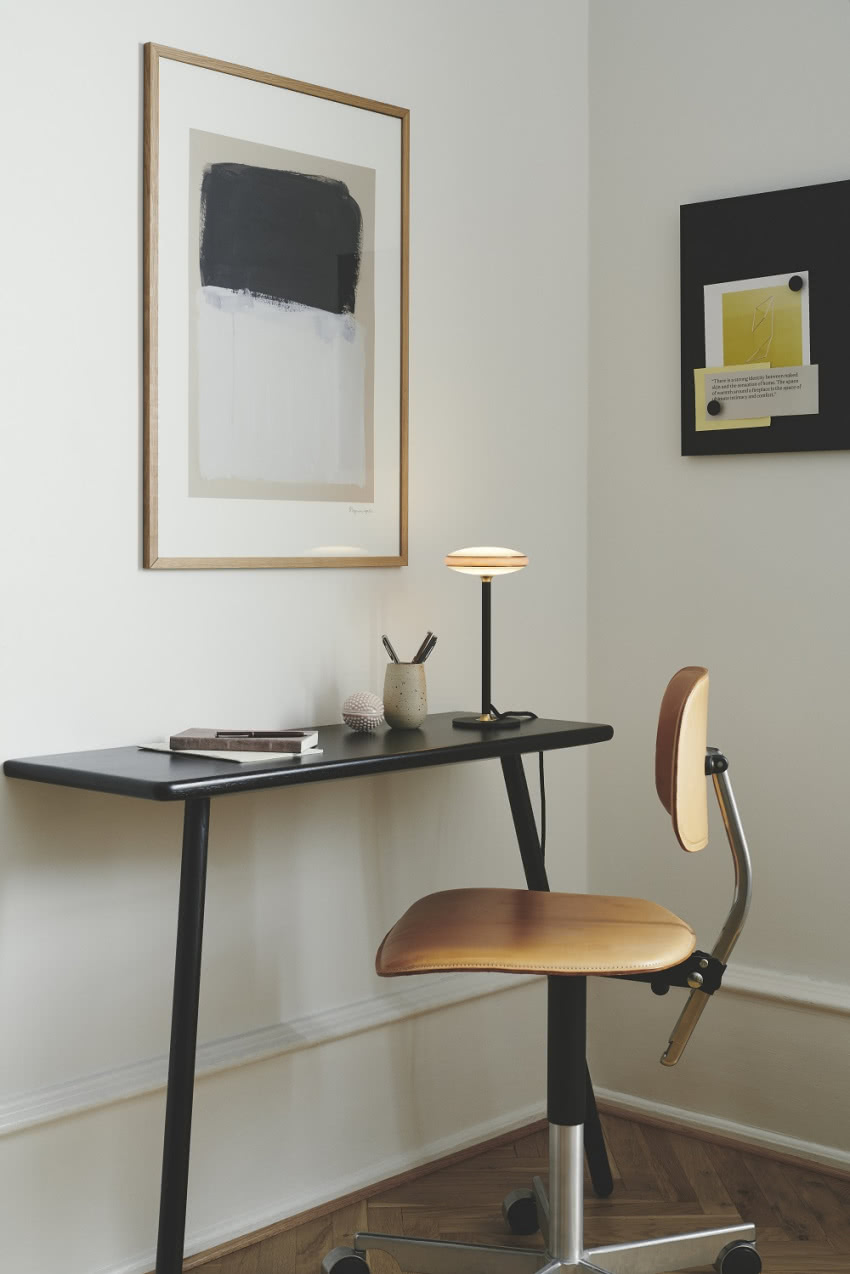 Ta sama lampa, której
używamy do czytania,...