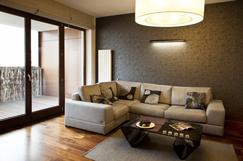 Salon został urządzony w spokojnych odcieniach...