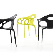 Lampa Mercury
(Artemide) składa się  z dużych,...