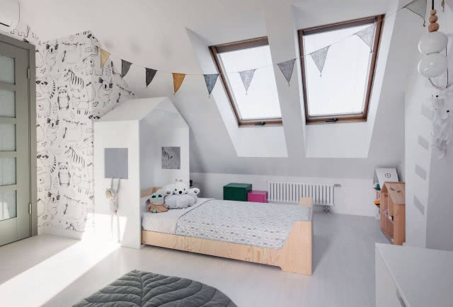 pokój dziecka na poddaszu