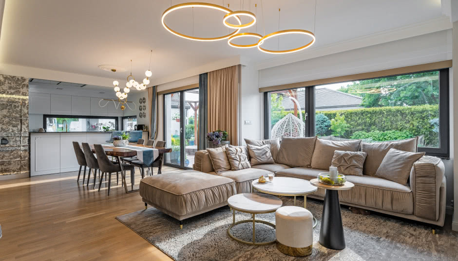 Luksusowe wnętrze w błękicie i złocie. To dom z rynku wtórnego!