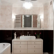 Klasyczne wnętrza w apartamentowcu