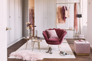 Praktyczna garderoba czy pojemna szafa wnękowa?