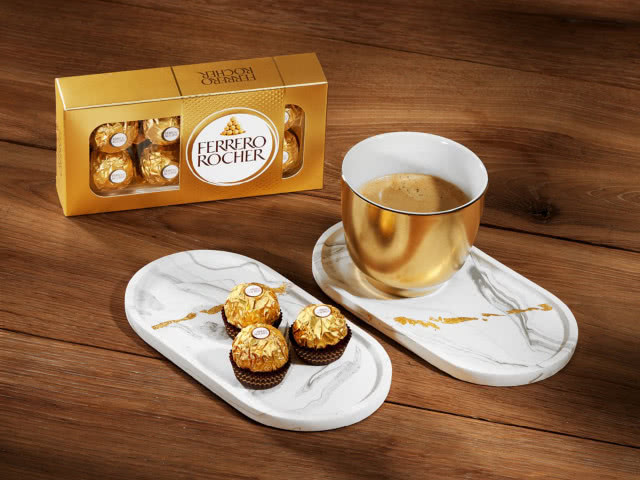 Ferrero Rocher i marmurowa taca