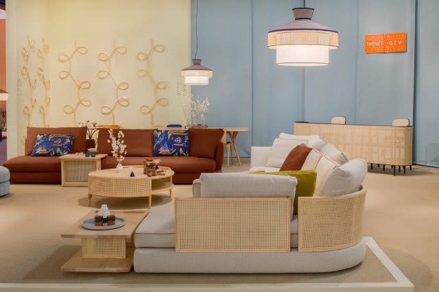 sofa z bokiem z plecionki