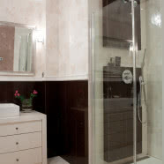 Klasyczne wnętrza w apartamentowcu