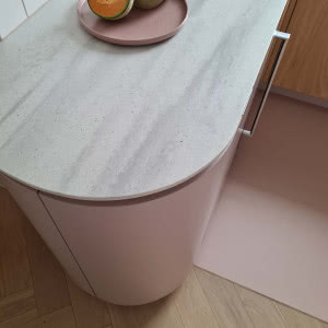 Różowy kolor w kuchni na wymiar - wyjątkowy wystrój, wyjątkowa przestrzeń