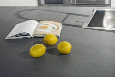 Postaw na blat. Czym się kierować, wybierając blat kuchenny