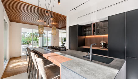 Z jakiego materiału wybrać meble do kuchni?